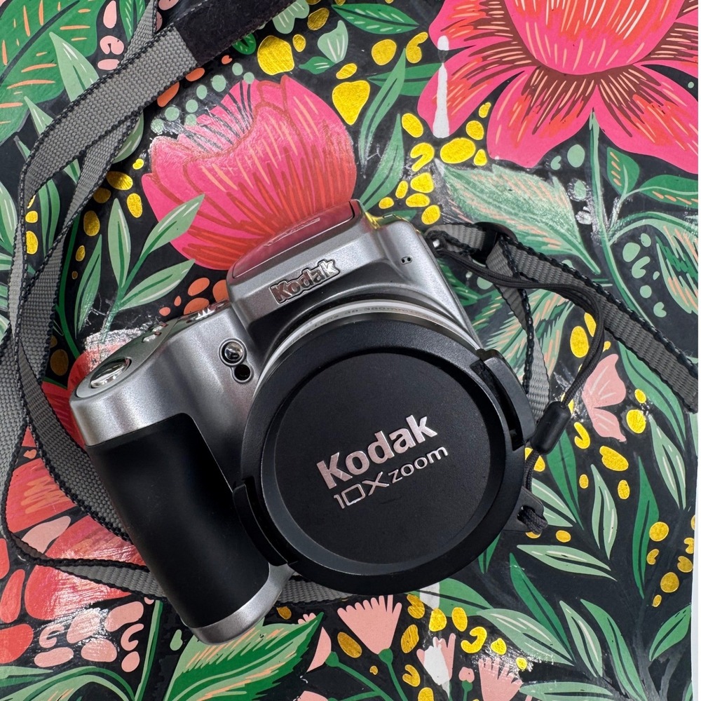 Kodak EasyShare Z740 Digital Camera Silver 5.0MP 10x Optical Zoom with 256MB SD